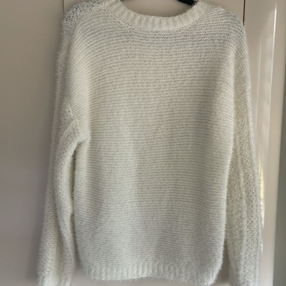Derek❤️heart white fuzzy sweater. Size large - Picture 2 of 8